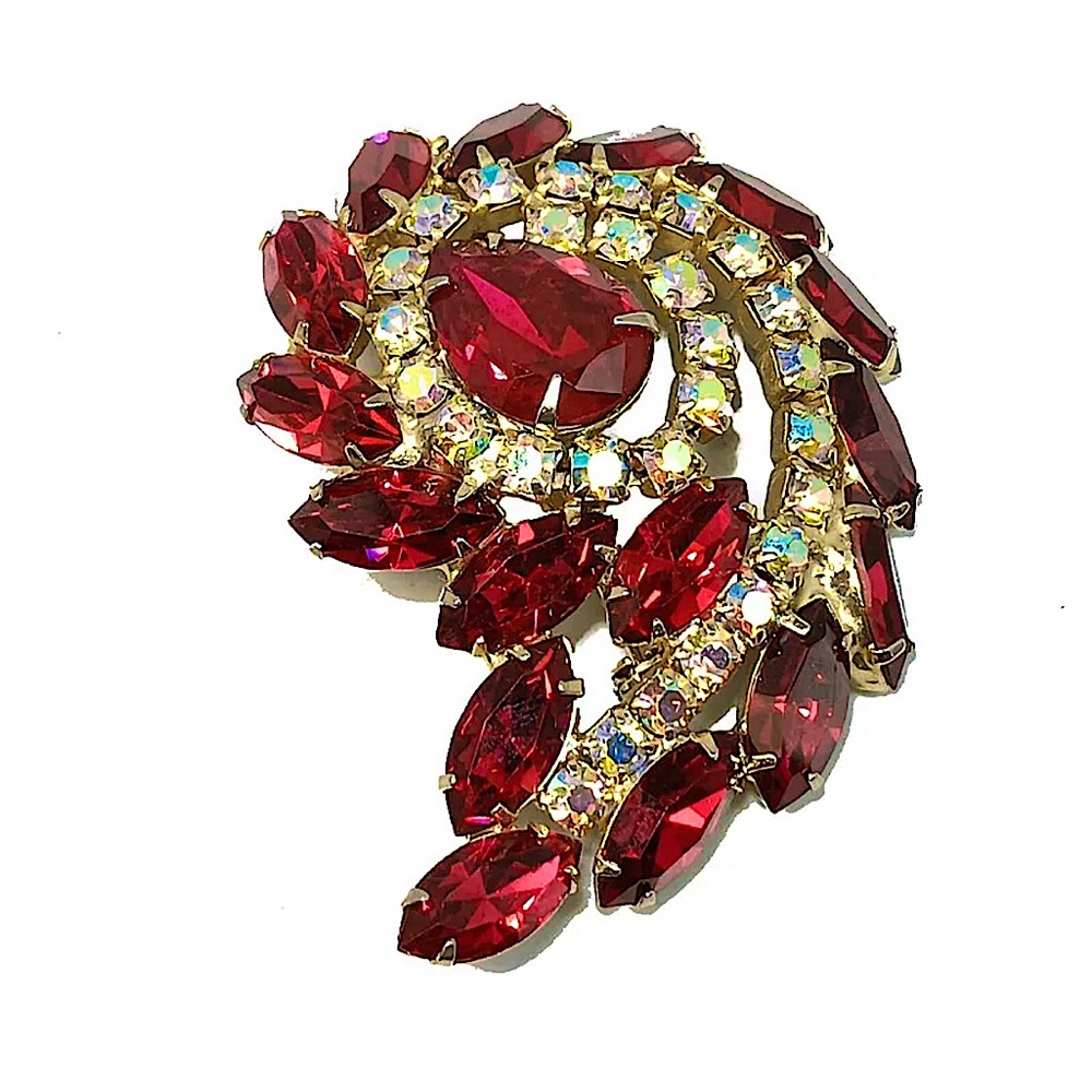 A VINTAGE RHINESTONE BROOCH REDS, AURORA BOREALIS